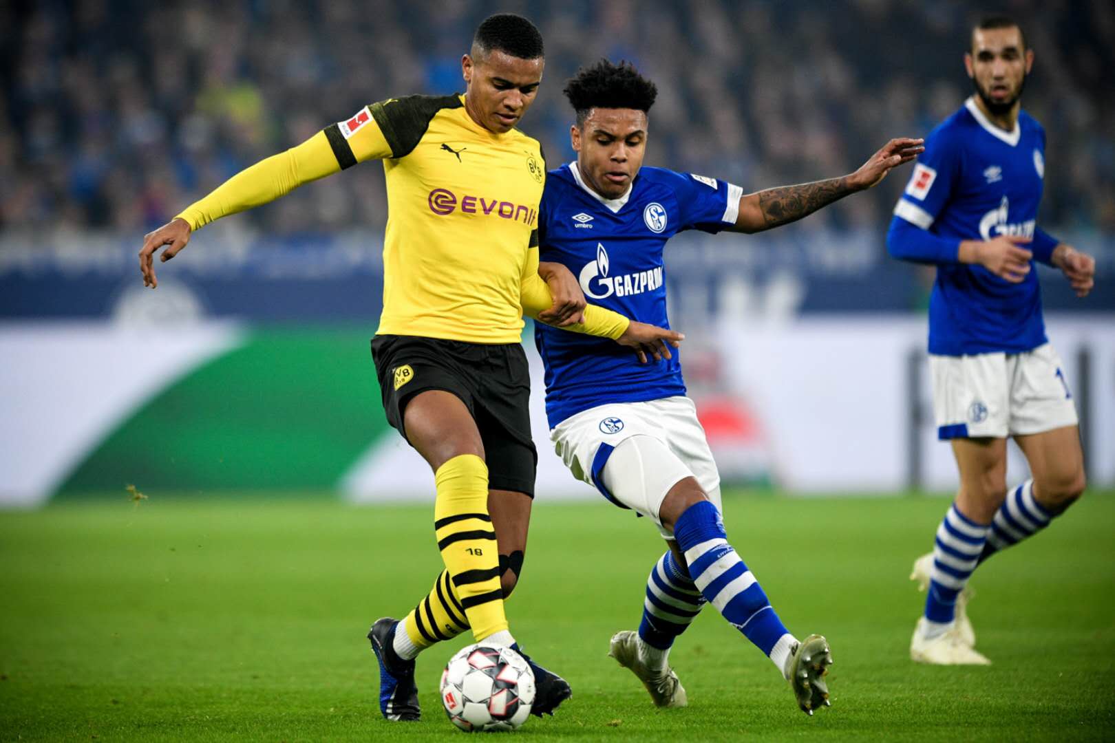 九游游戏中心-窗口期德甲焦点战，洛杉矶湖人门线救险，气氛紧张，心理建设被强调(德甲汉堡最新阵容)